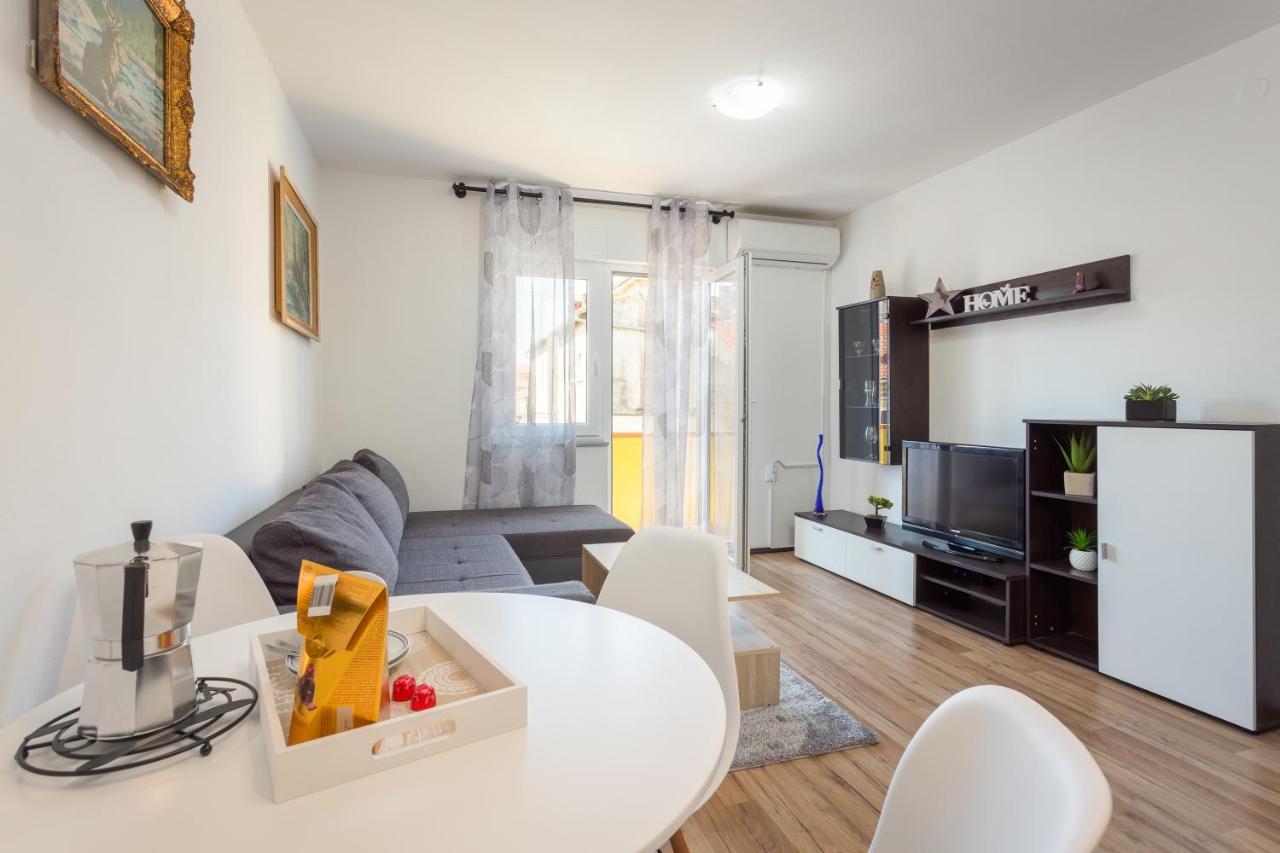 Sunny Apartment Ili Near Amfiteatar Pula Exteriör bild